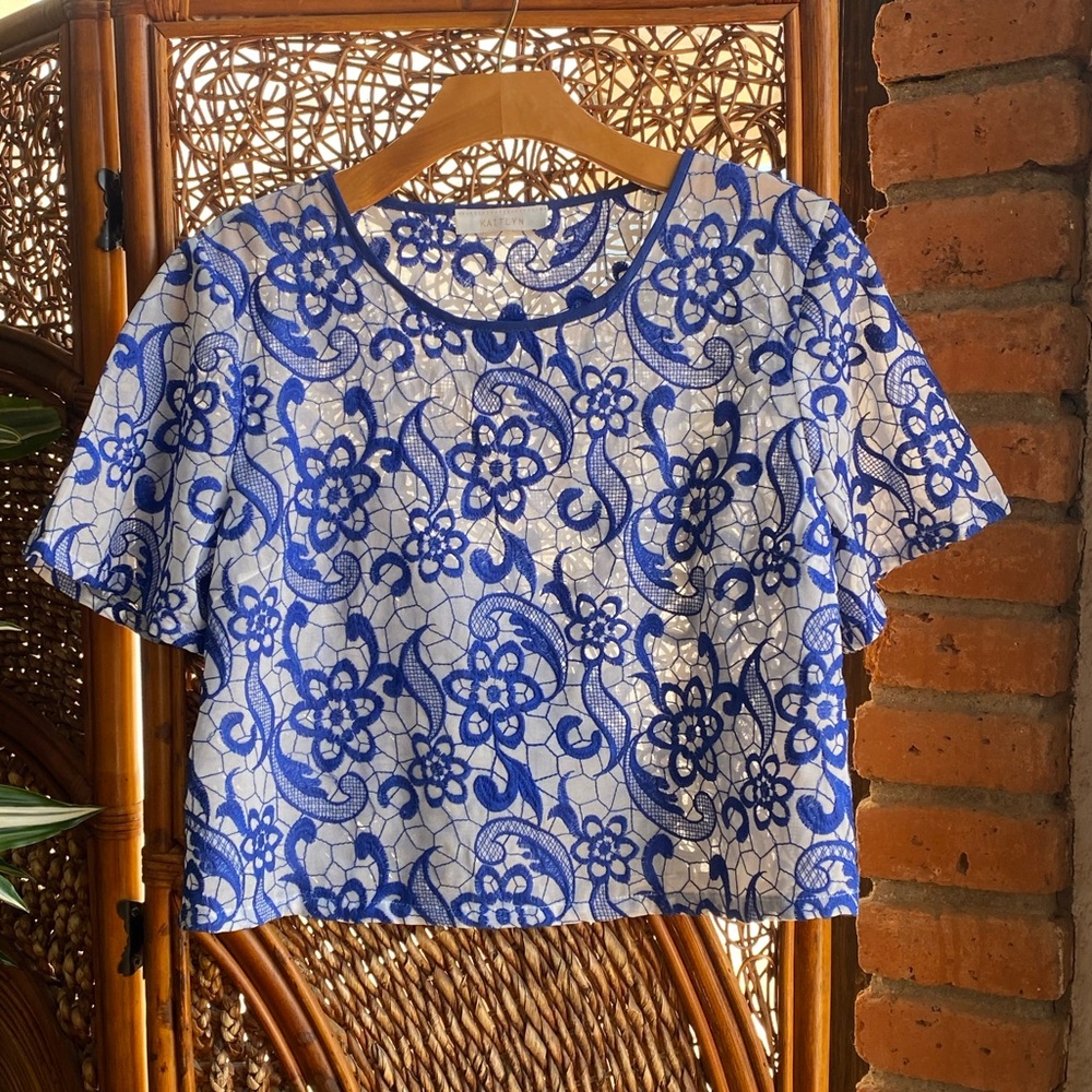 Kaitlyn Vintage Blue and White Lace Crop Top Blouse. Great Condition!
